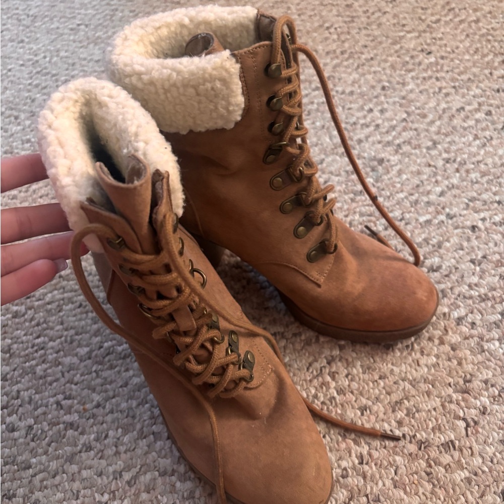 Women's Tan Sherpa-Lined Lace-Up Ankle Boots